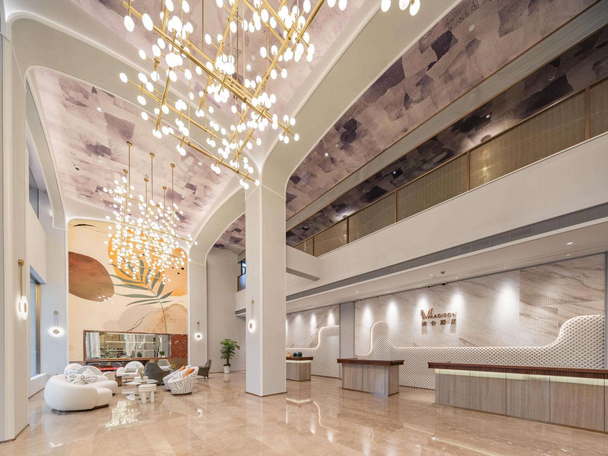 Meilun International Tourist Hotel 4*