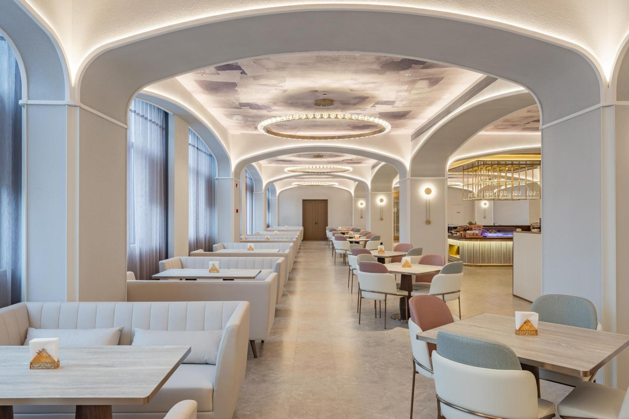 Meilun International Tourist Hotel 4*